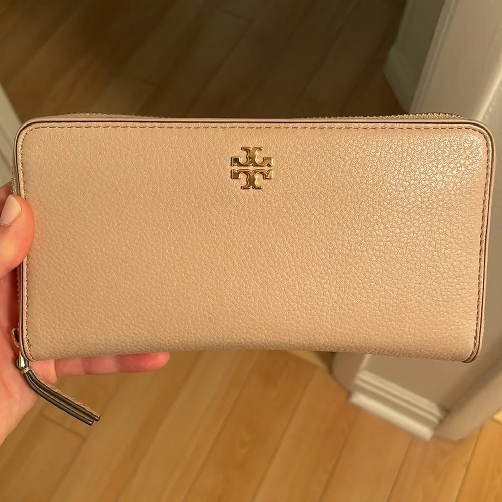 Tory Burch Blush Pink Zip-Around Leather Wallet with Gold Logo